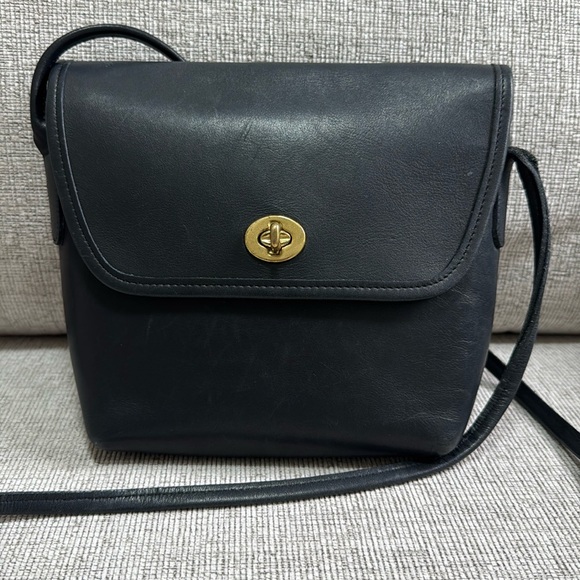 Vintage Coach Quincy Black Leather Crossbody Bag - Picture 15 of 16